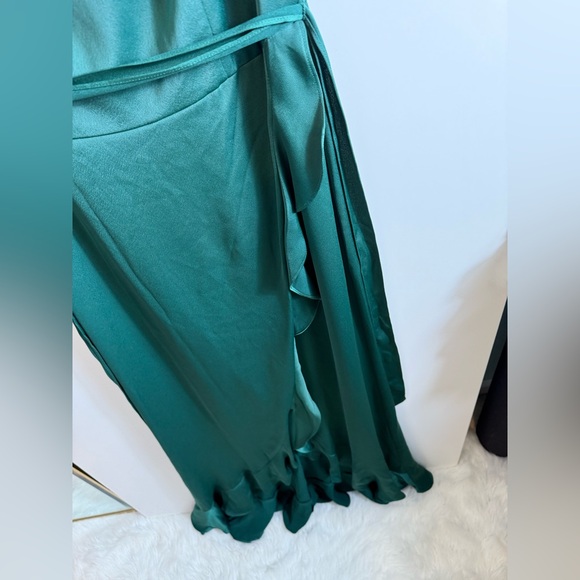 #523 DB Studio Celebrate Flutter Satin Ruffle Dress size 12 NWT - Picture 6 of 14